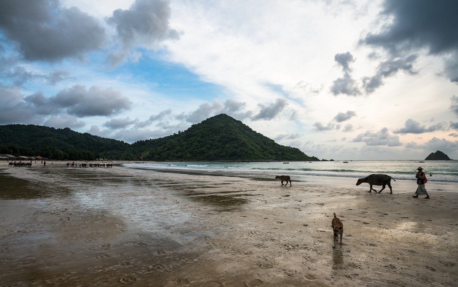 Selong Belanak, Indonesia