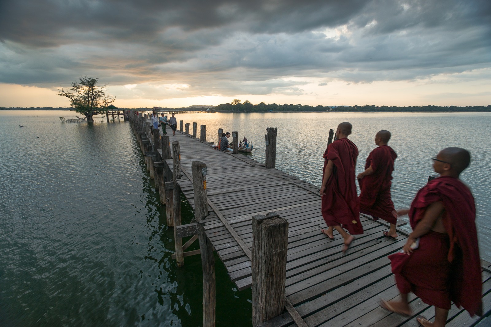U Bein Bridge: Mandalay, Myanmar