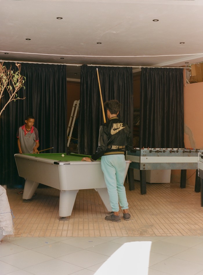 Kids playing pool, Daoudiate