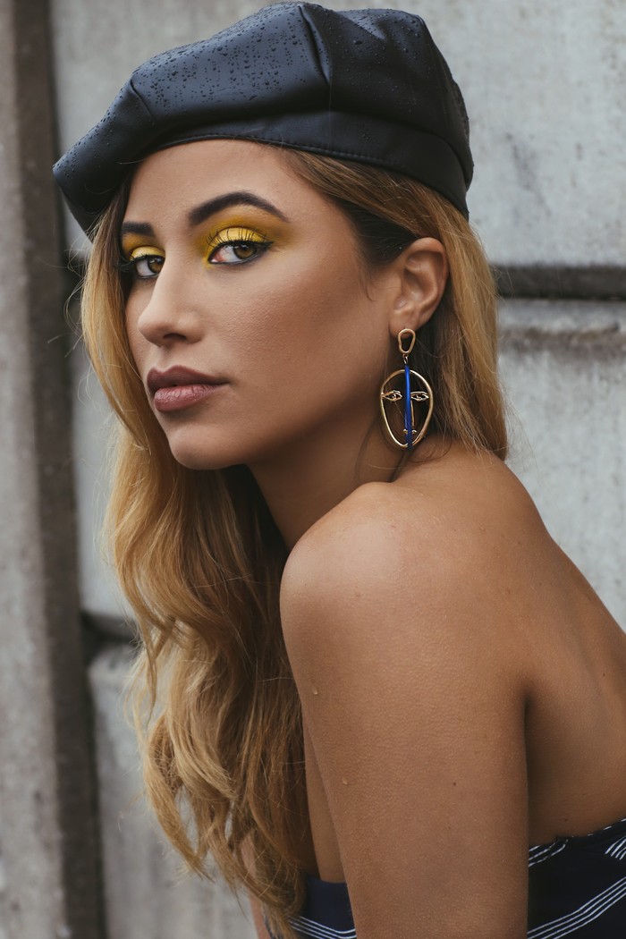 Photographer: Ross Taylor
MUA: Leah Clarey